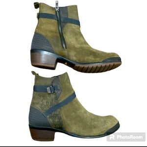 KEEN Suede Ankle Boots Size 9